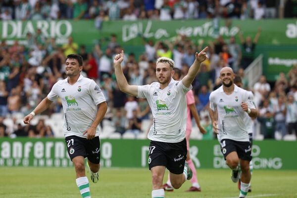 Peque marcó de penalti. Roberto Ruiz