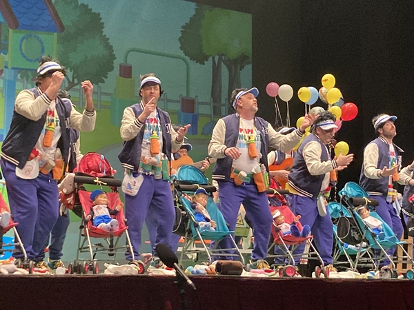 Carnaval de Badajoz: Los Camballotas embriagan al público en una noche más floja