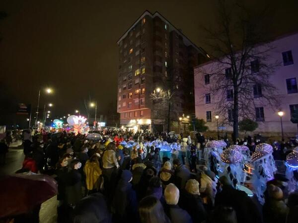 Y Gaspar, que va justo detrás, también se aproxima a este punto tan céntrico de la ciudad.