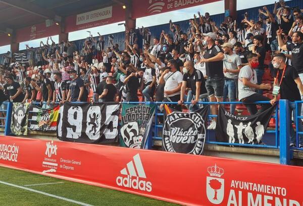 Los goles de Aquino y Concha meten en la final al Badajoz