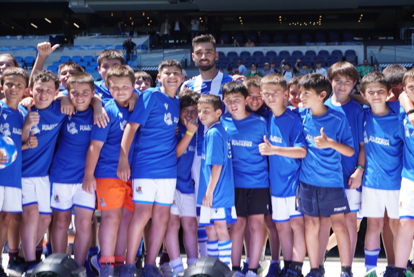 Brais Méndez ha estado muy cariñoso con los aficionados.