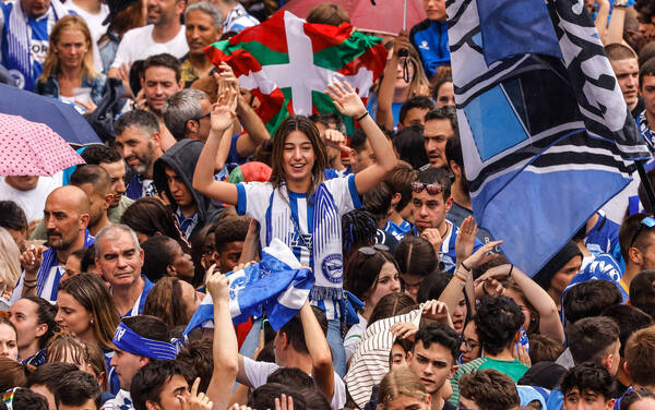 Directo | El Alavés celebra el ascenso a Primera en la Virgen Blanca