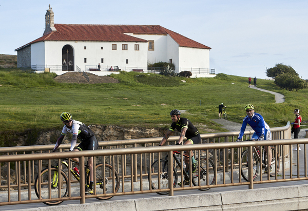 Haciendo deporte y disfrutando del paisaje en la Virgen del Mar