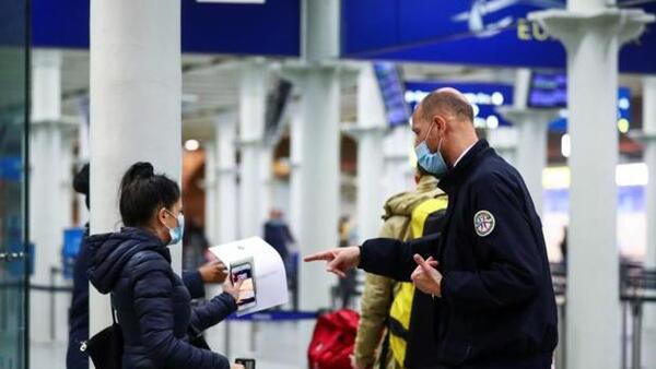 Unos 80 vuelos procedentes del Reino Unido aterrizaron ayer en España pese a las restricciones