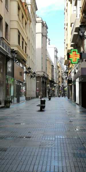 Calles comerciales por las que ya no pasa nadie. (Héctor Díaz)