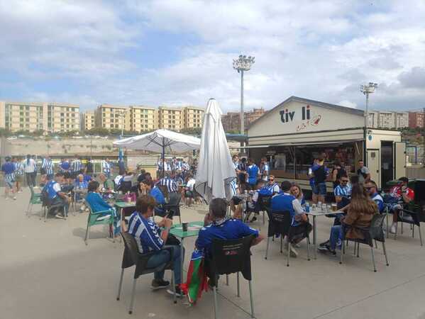 En directo, la afición del Alavés disfruta de la &#039;final&#039; por el ascenso