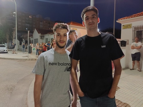 Así hemos contado la cacerolada contra los okupas en Badajoz