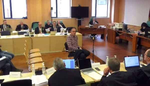 Sergio Suárez Barredo, durante su declaración en los Juzgados de León ante las preguntas de los abogados de la defensa de los 16 acusados en el caso