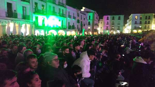 Así hemos contado el desfile de San Jorge de Cáceres