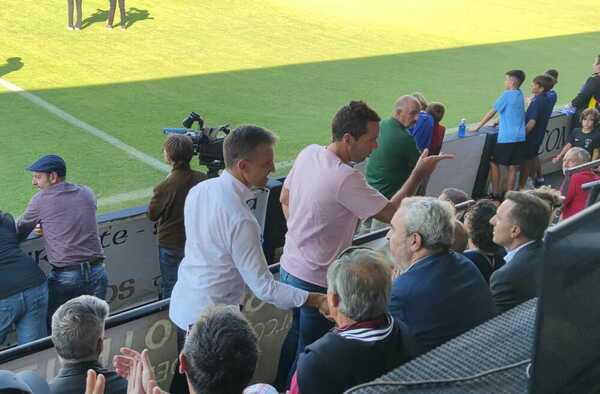 El Burgos gana por la mínima y de penalti al Real Oviedo