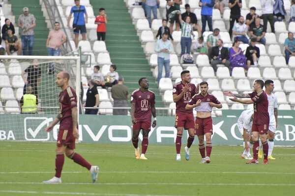 El Córdoba sentencia el descenso del Badajoz