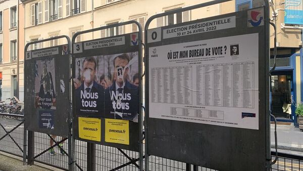 Propaganda electoral y listado de colegios electorales en el 14 distrito de París. S. N.