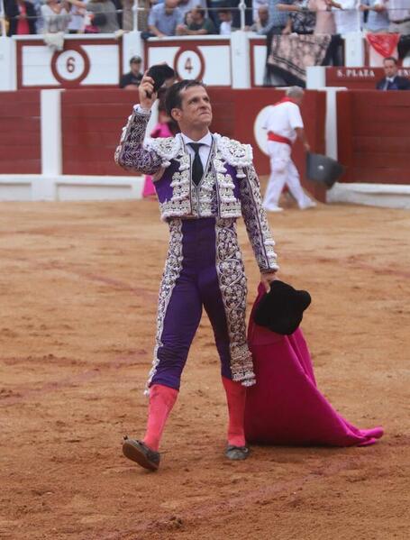 El Juli se despide en El Bibio por la puerta grande