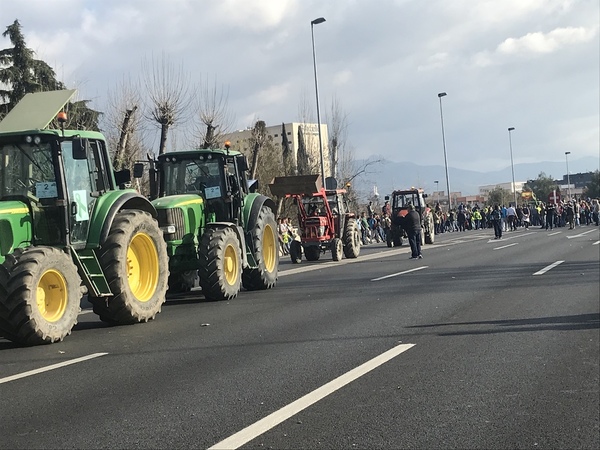 Así te hemos contado la protesta desde el amanecer hasta la apertura de la autovía
