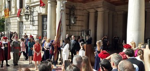 Los valencianos se vuelcan con la Senyera en un recorrido histórico