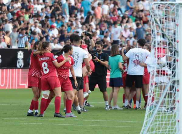 Aniquiladoras celebra su triunfo. SALVADOR SALAS