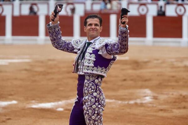 El Juli pasea las dos orejas