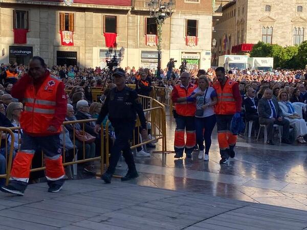 Una mujer tiene que ser atendida por una lipotimia