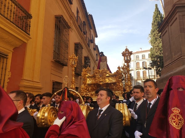 Samto Cristo Coronado de Espinas entrando a la Plaza del Obispo. Foto: José M. Ramírez