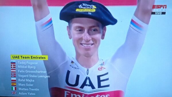 Bilbao recibe al Tour con xirimiri, txapelas e irrintzis