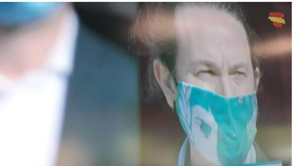 Iglesias aparece en el 12 de Octubre con una mascarilla con logotipo republicano
