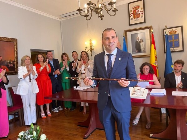 José Manuel González Castro revalida el bastón de mando