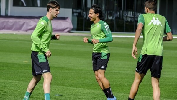 Lainez, novedad en la convocatoria del Betis para el partido ante el Elche