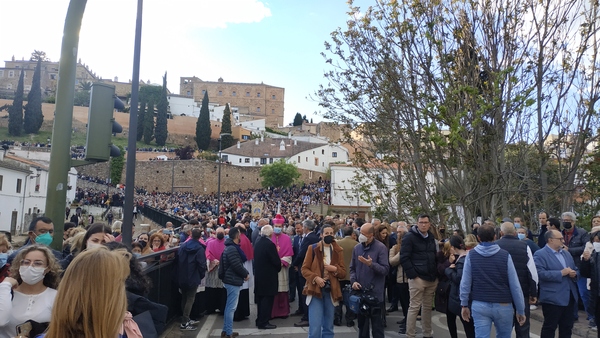 Así hemos contado la bajada de la Virgen de la Montaña en Cáceres