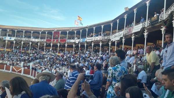 Gijón enloquece con Morante y pierde el norte con El Juli