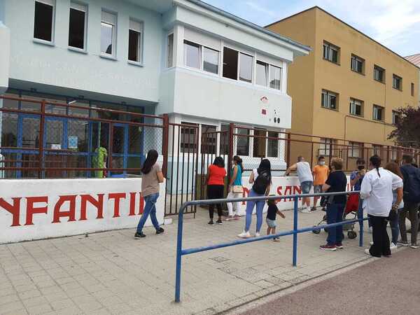 Entrada al CEIP María Sanz de Sautuola de La Albericia (Santander)
