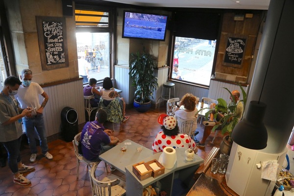 El ambiente está siendo inmejorable durante toda la mañana en Donostia. Foto: Michelena