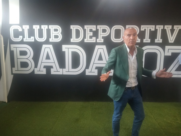 Así hemos contado la comparecencia de Luis Oliver en Badajoz