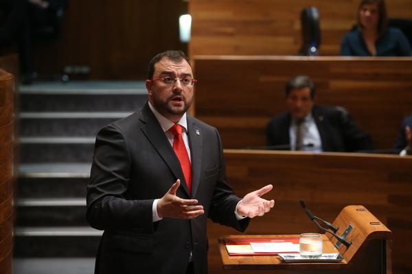 Adrián Barbón, durante su intervención en la segunda sesión del debate de investidura. Foto: Alex Piña