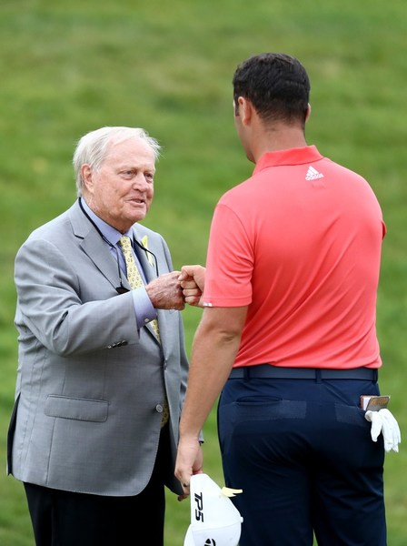 Jack Nicklaus hizo los honores con el campeón del The Memorial y número 1 del mundo