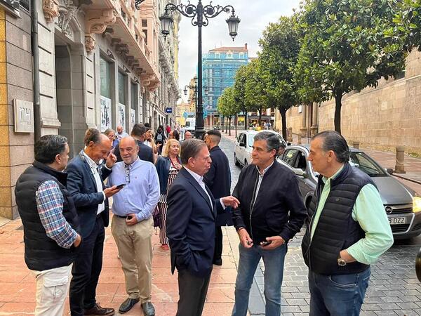 Alfredo Canteli logra la mayoría absoluta en Oviedo