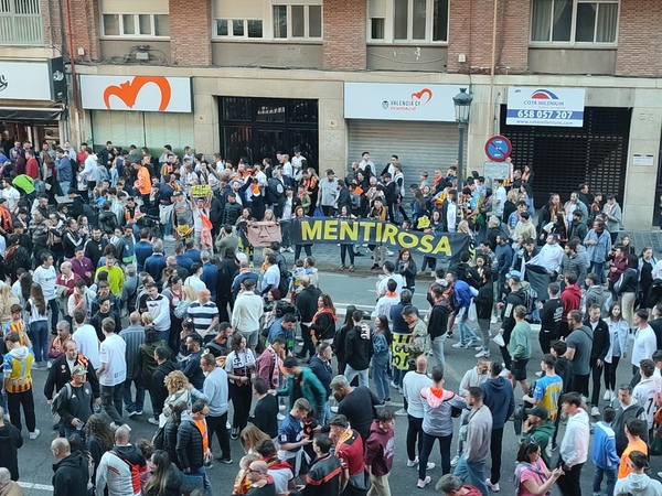 Así te hemos contado las protestas en Mestalla en la previa del Valencia-Sevilla
